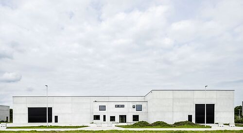 Bedrijfsgebouw 09