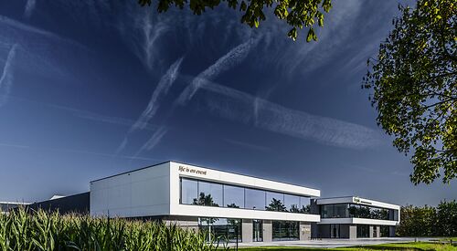 Bedrijfsgebouw 13