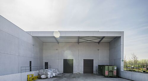 Bedrijfsgebouw 17