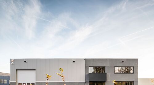 Bedrijfsgebouw 24