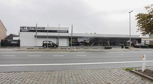 Toonzalen, Winkels & Garages 24