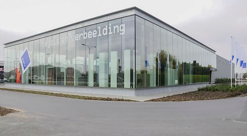 Toonzalen, Winkels & Garages 33
